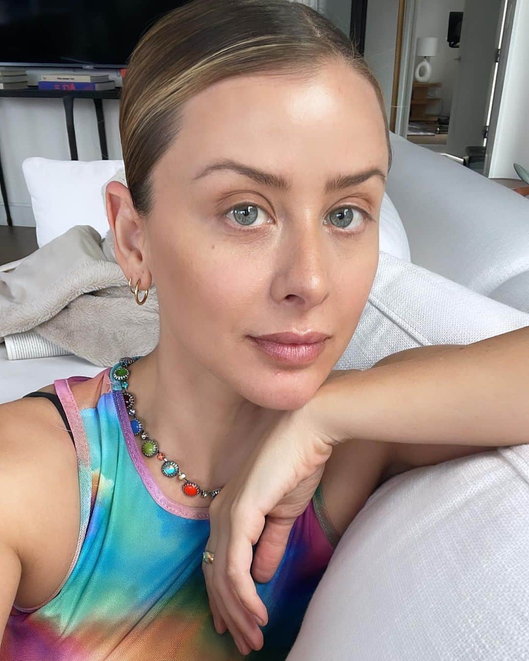 ロー・ボスワースのインスタグラム：「color summer 🫶🏼」