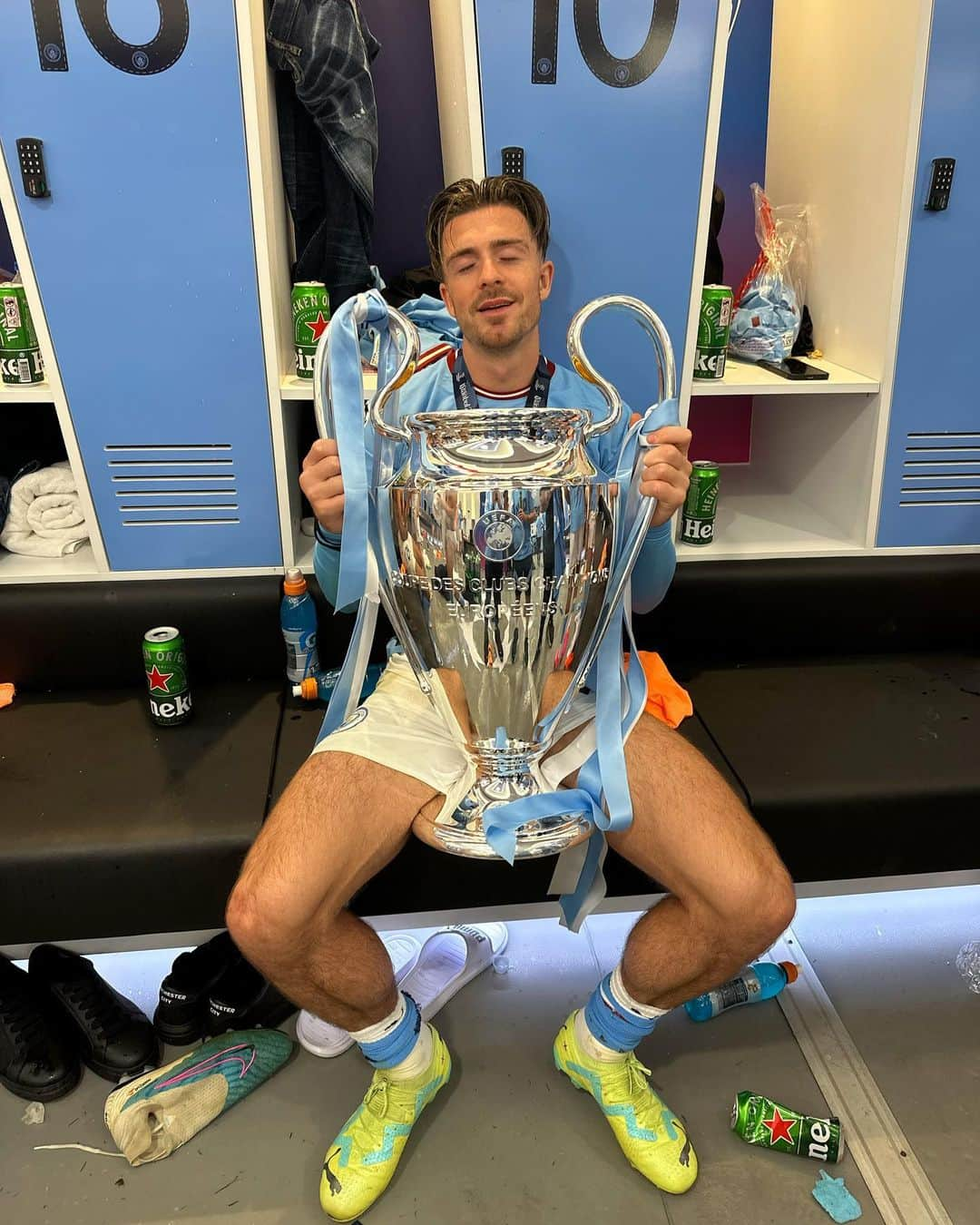 ジャック・グリーリッシュのインスタグラム：「The champions league…. The treble 😢 the stuff I couldn’t even dream of. Wow 🏆🏆🏆」