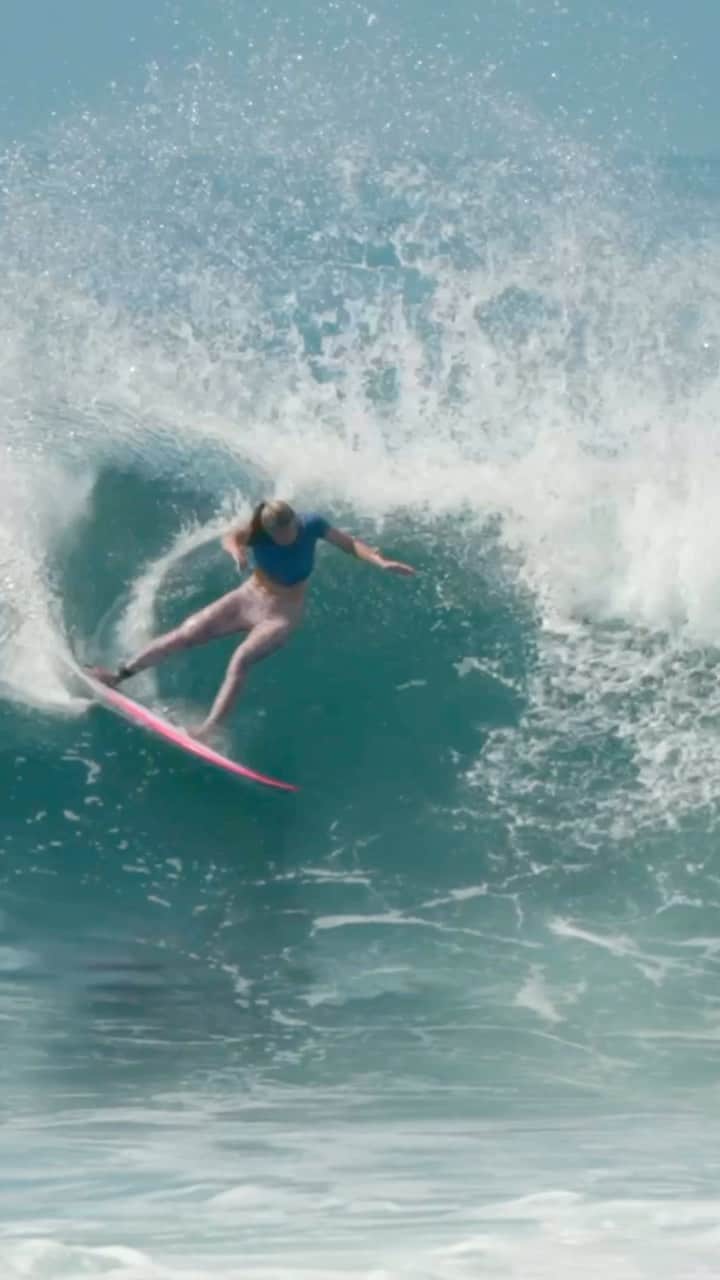 レイキー・ピーターソンのインスタグラム：「Punta Roca 🫶🏼 Contest is ON looking forward to hopefully getting a few fun waves like this today.  Video- @waves.hunter」