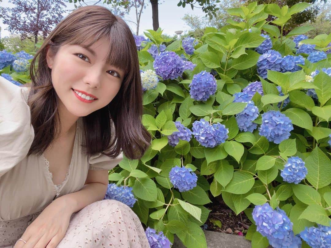 熊林保奈美のインスタグラム：「* . お台場の紫陽花🩵 お花ってほんと癒される☺️  あ、髪切りました💇🏻‍♀️ ぱっつん復活！ . . * #紫陽花 #アジサイ #お台場 #モデル #撮影会モデル #ポートレートモデル #リク撮  #model #サロンモデル  #熊林保奈美 #道産子  #Japanesegirl #instalike #맞팔 #selca #selfie #me #followme #cocodeal」