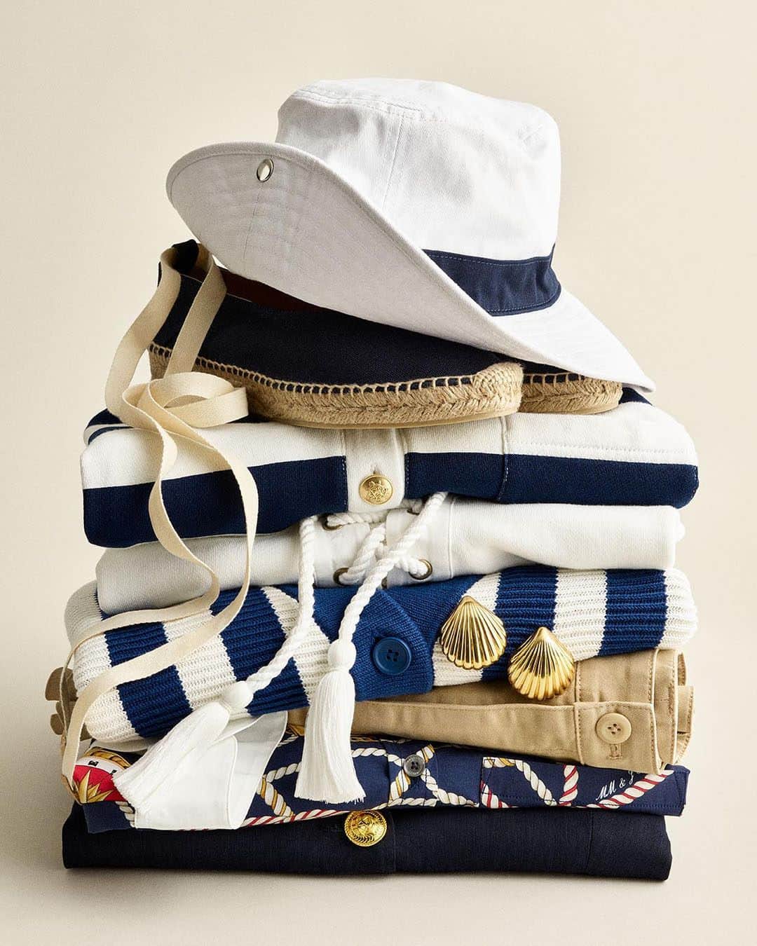ジェイクルーさんのインスタグラム写真 - (ジェイクルーInstagram)「The summer stack: sailor’s delight」6月10日 23時07分 - jcrew