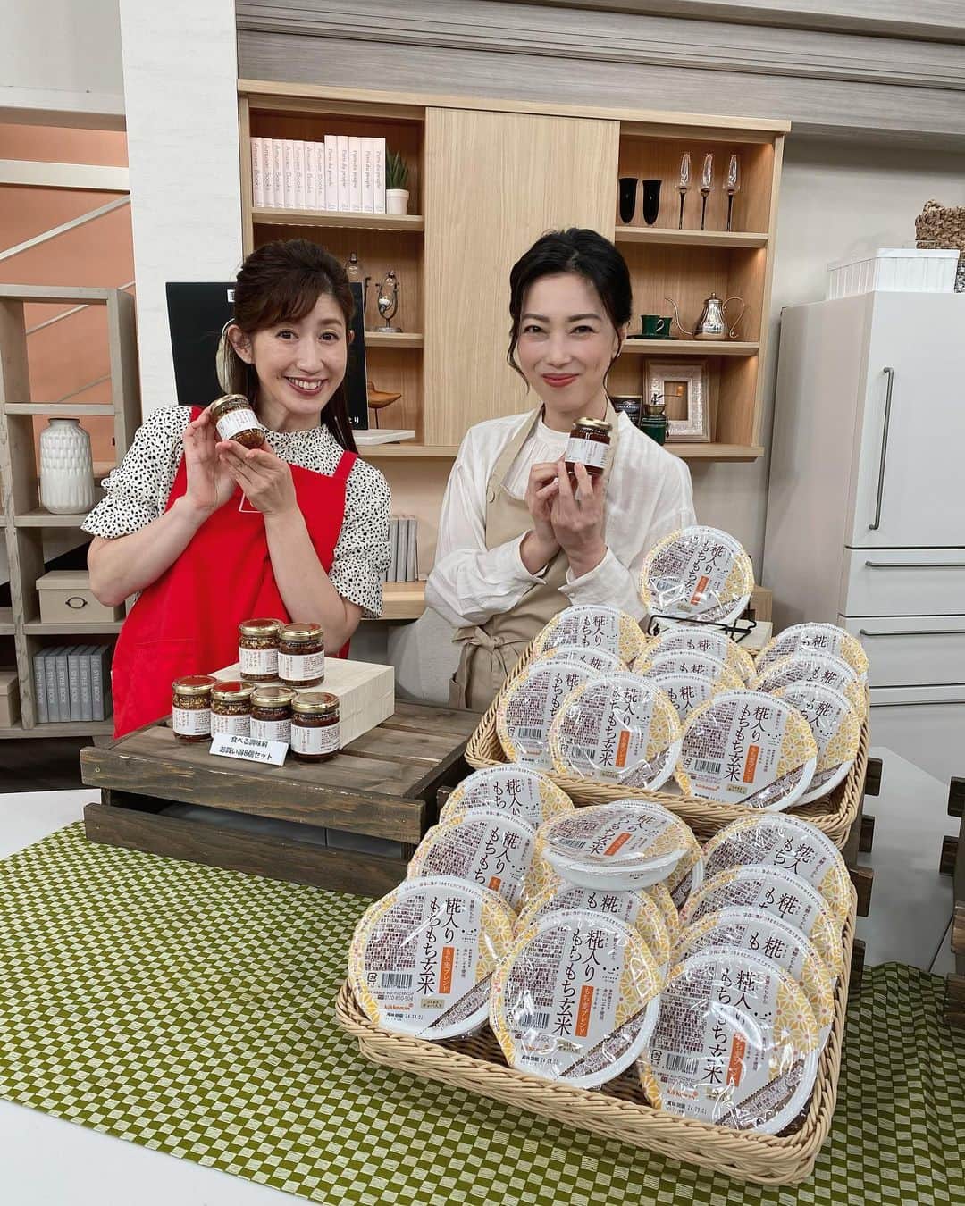 のインスタグラム：「本日のみのスペシャルプライスでご紹介させていただいた今日のQVC キッコーマンこころダイニングのご紹介  やはり‼️毎回大人気のサクサク醤油アーモンドの単品セットは全て完売頂きました ありがとうございます😊  味を知りたいという方❗️ しょうゆの実との組み合わせセットはまだ何とか間に合います。 24時までのスペシャルプライスですのでお急ぎ下さい！  ご一緒させて頂いた大嶽ナビゲーターと❣️ありがとうございました  #tv通販番組 #qvc #キッコーマンこころダイニング #サクサク醤油アーモンド #大嶽ナビゲーター #アンバサダー #商品アドバイザー #アナウンサー #小柳津真由美 #ありがとうございました」