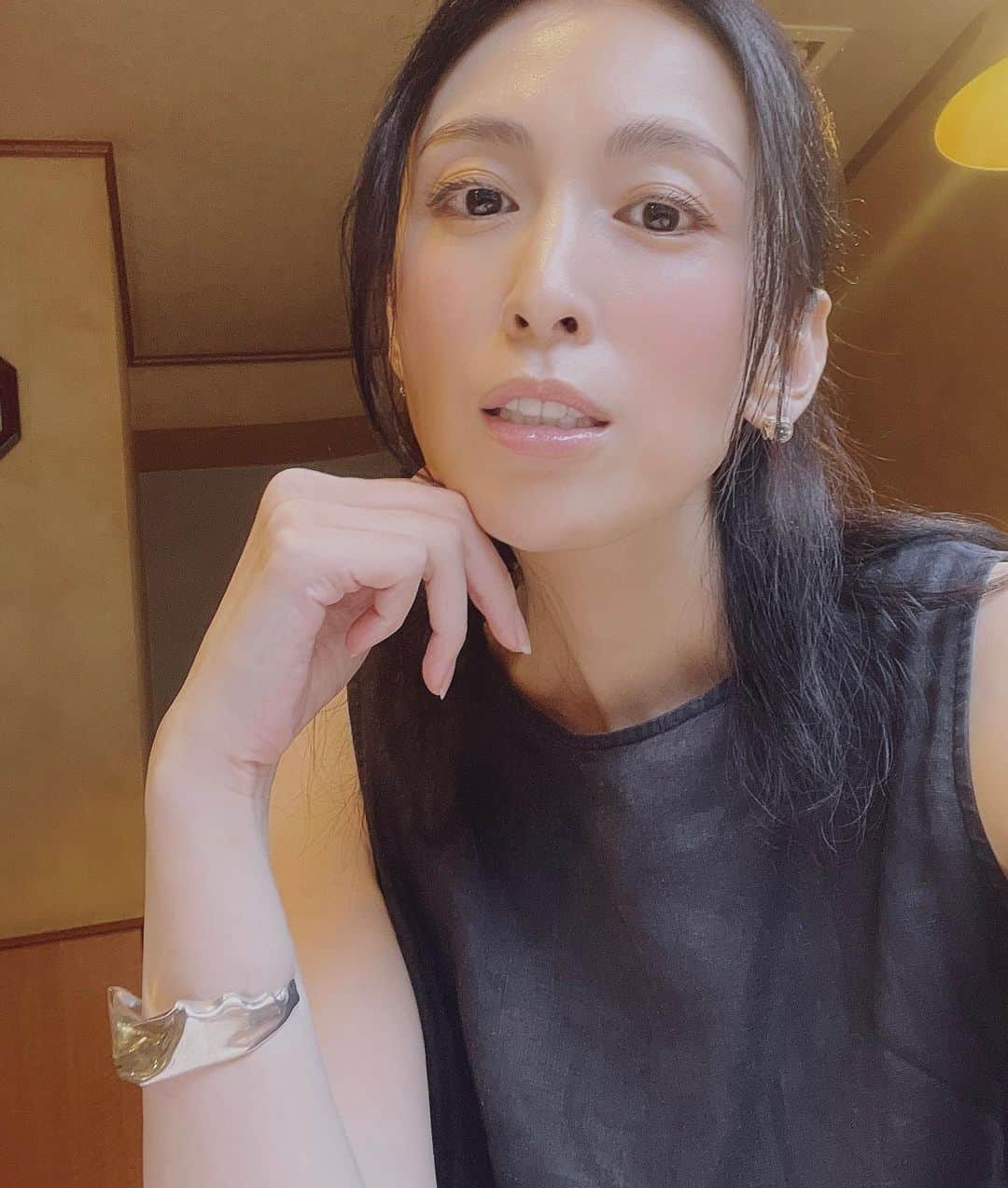 雛形あきこのインスタグラム：「小さい頃に よくおじいちゃんに連れて行ってもらった 喫茶店 物凄く久しぶりに行った インベーダーゲームのテーブルは 無くなっていたけど クリームソーダは現在だった #西新井大師 #喫茶店」