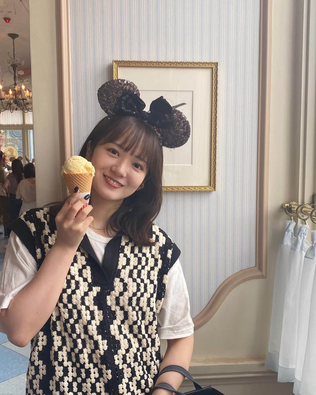 牛田英里のインスタグラム：「久々ディズニーランド楽しかった❤︎ 時間あっという間すぎた🍃  #disneyland #ディズニーランド」