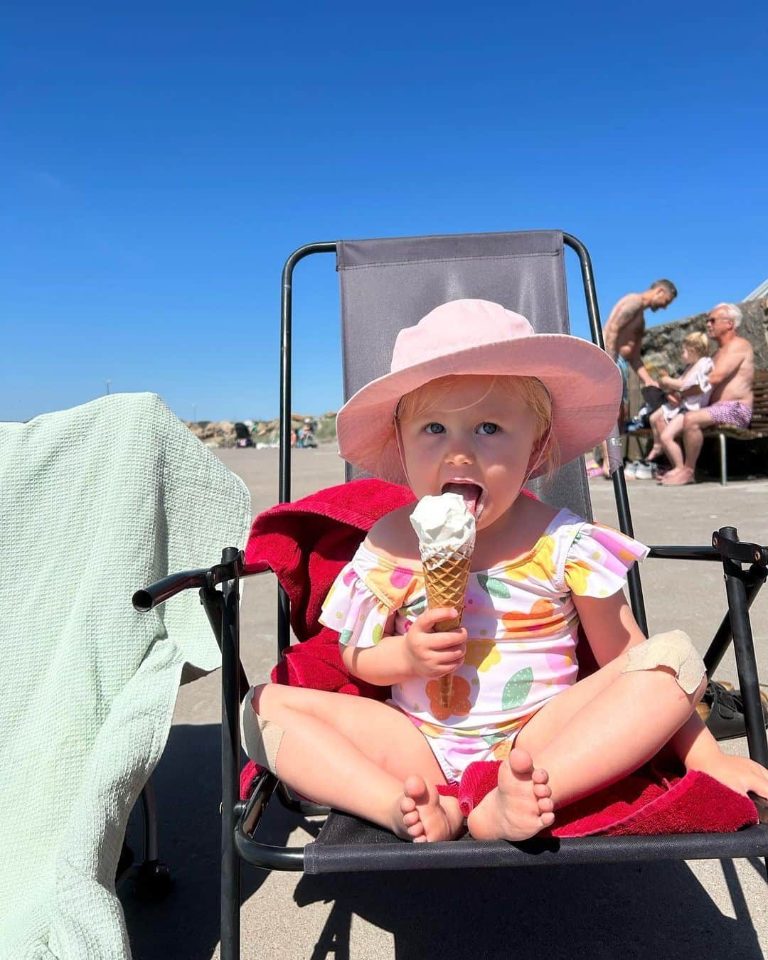 イザベル・オルソンさんのインスタグラム写真 - (イザベル・オルソンInstagram)「Beach day 🏖️」6月10日 23時41分 - iisabelleolsson