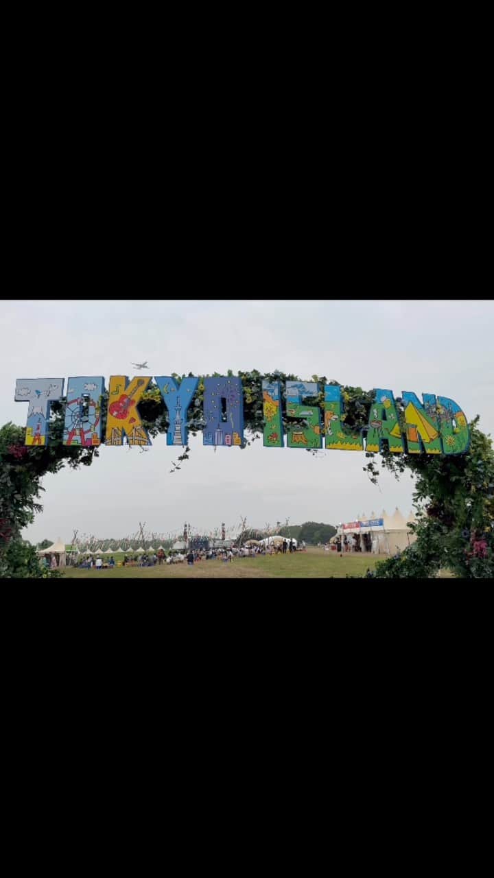 Caravanのインスタグラム：「2023.06.10.  TOKYO ISLAND  あのちゃんとスキャンダルに挟まれた  面白いタイムテーブルの中、  自分達の音を精一杯鳴らして来ましたよ。  鳥がライブ中ずっと旋回してて楽しかった。  さて来週は北海道 FEELD GOOD FESへ。  楽しみだね。」