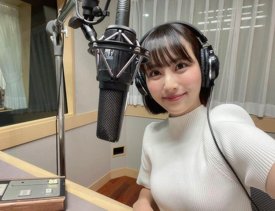 森田真理華さんのインスタグラム写真 - (森田真理華Instagram)「明日朝8時からのラジオ bayfm BAY MORNING GLORY ぜひ聴いてくださいね🥂🤍 明日は好きな季節の匂い についてのお話🤭  大親友の結婚式のスピーチは なんとか無事に終わりました🤝  函館競馬も始まったねー🍦最高だ！  #bayfm#ベイエフエム#ラジオ #Baymorningglory#ベイモーニンググローリー #森田真理華#ラジオDJ #ラジオパーソナリティ#DJ #真夏の夜の匂いがする」6月10日 23時48分 - marika__morita