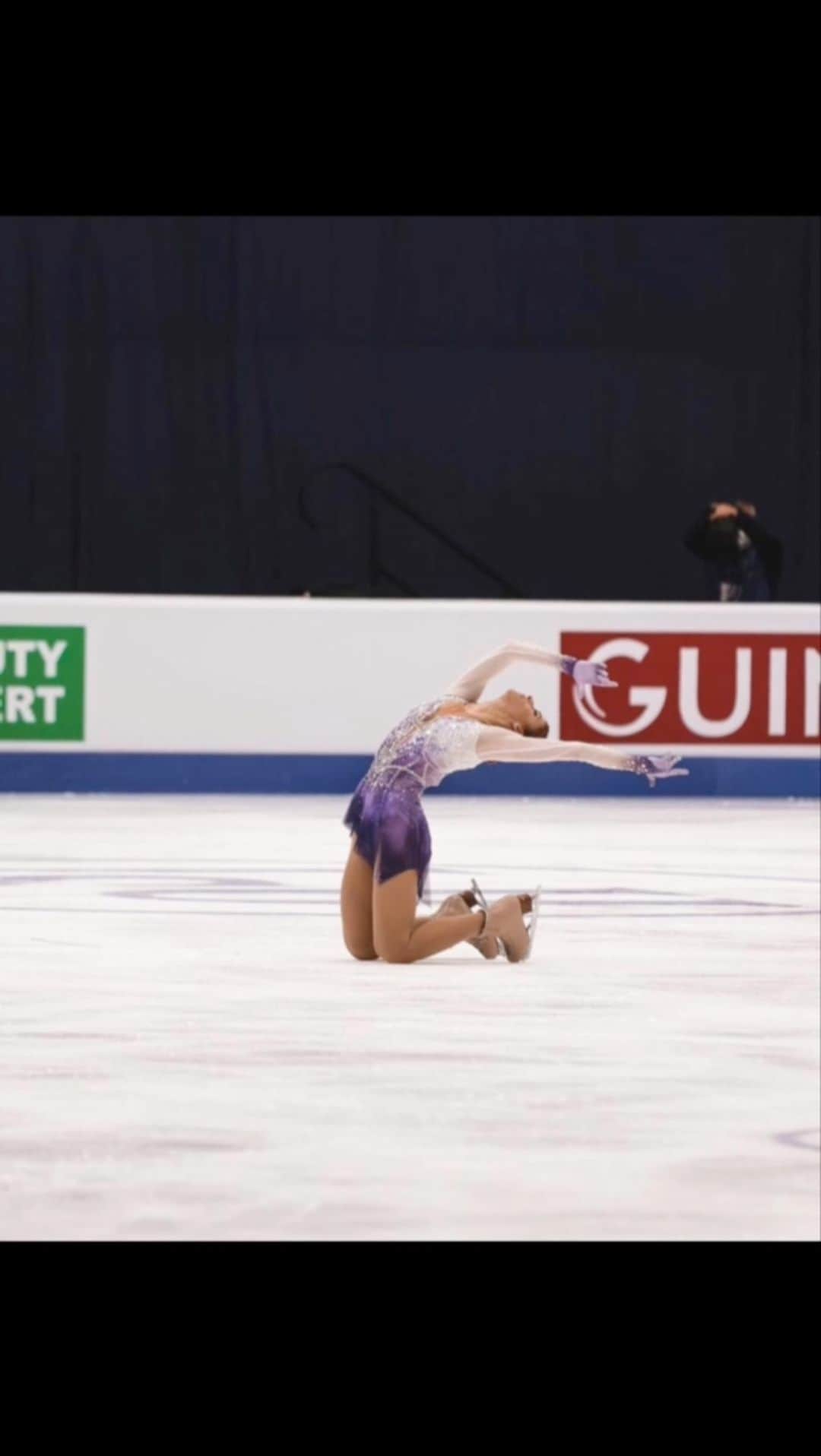 エリスカ・ブレジノワのインスタグラム：「🤍 ⛸」
