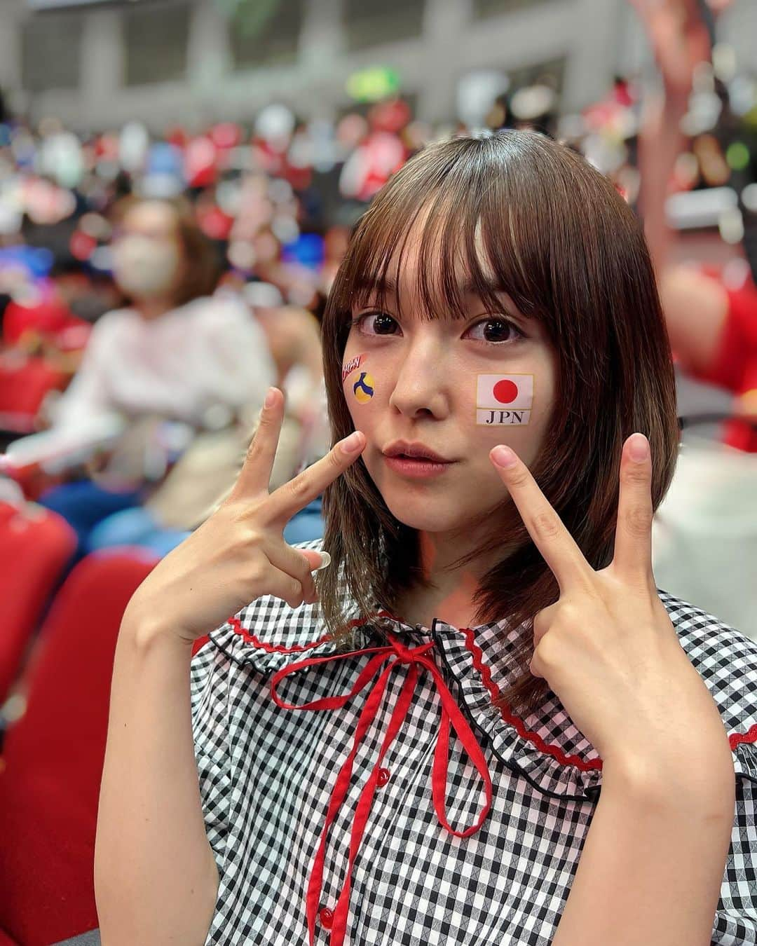 amiのインスタグラム：「ネーションズリーグ🏐の日本🇯🇵 対 ブルガリア🇧🇬戦を見に名古屋に行って来たのー！！！最高すぎた🥹♥️♥️. めっっっっっちゃ楽しかった🥹♥️♥️ スポーツ観戦、元気超もらう、、バレーボール最高すぎる、、はぁ、、🤦🏻‍♀️✨✨. 絶対また行く。. . #VNL2023 #龍神NIPPON #ネーションズリーグ #バレーボール #男子日本代表 #名古屋 #日本ガイシホール」