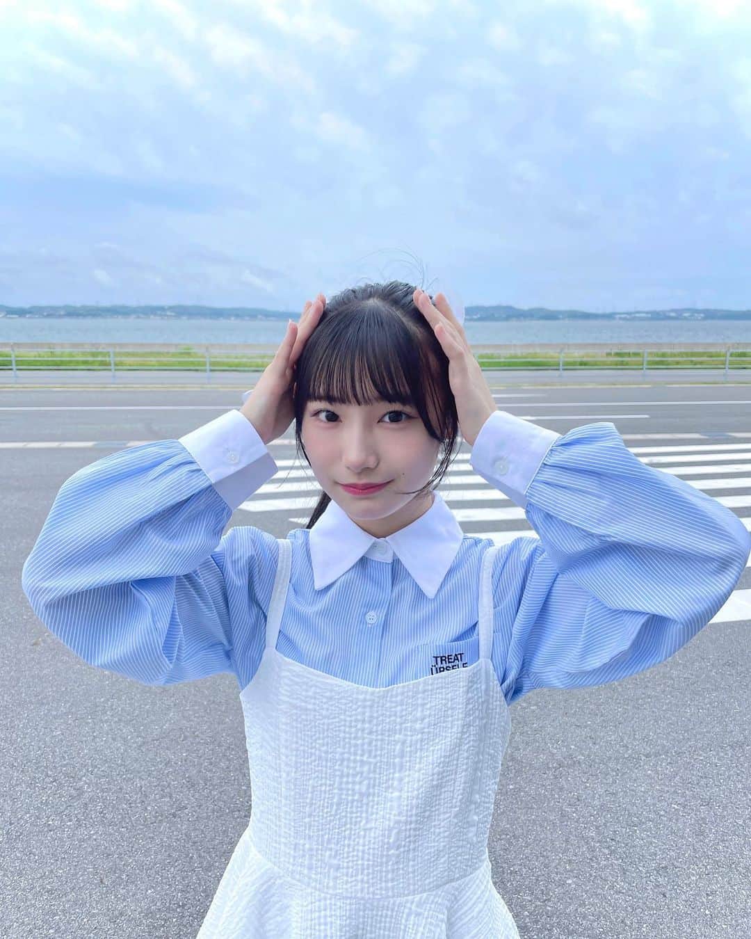 倉島杏実のインスタグラム：「🫧  あいち握手会、トーク会 ありがとうございました！  @__treat.urself__  の洋服 シルエット可愛すぎてお気に入り🥹🩵 たくさん全身写真撮っちゃった🕺  ·  #SKE48 #idol #treaturself #ootd #ポニーテール #ブラウス #シャツコーデ #ミニスカート #ljk #05 #05년생」