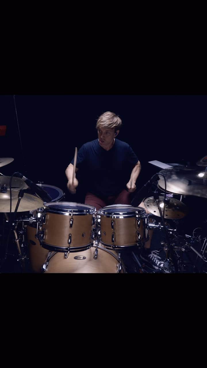 シェーン・ガラースのインスタグラム：「I just uploaded a full version of ‘Island Magic’ on my YouTube Channel. Link in my Story 🕺While you’re there, hit LIKE & the Subscribe button😝😘 #vf15 #vicfirth #vicfirthsticks #zildjian #zildjiancymbals #zildjianfamily #teamremo #remodrumheads #remo #bigfatsnaredrum #drumming #drummer #drums #groove #chops #pearldrums #shanegaalaas #crumbweststudios」
