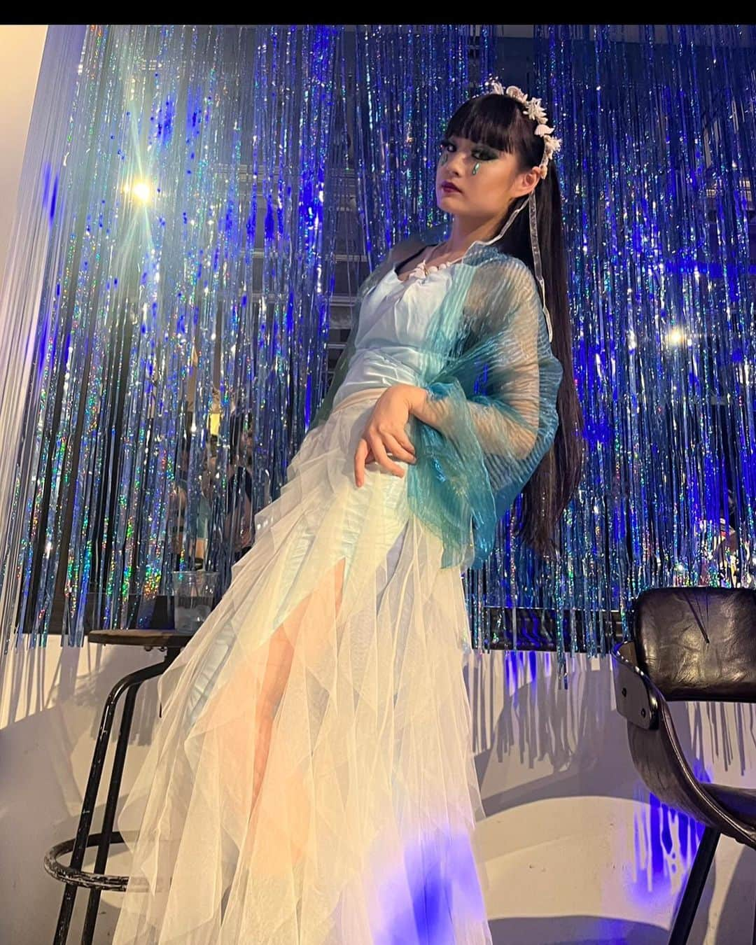 新野彩乃のインスタグラム：「. 🌊🫧🧜ATLANTIS mini KIKI FUNCTION🧜🫧🌊 @chiseninja  @fumiaki_yano_0705  . Thank you for judging!🫶 @dynamite_yunikon   🎧/ @anna_morizumi_ chan🩵 . 久々に太陽みたいなchiseさんに会えて、やっぱり超絶パワーもらった🌞😂💙 そして always Thanksなmy twin🧡 @no7_k  . . #vogue #voguer #dancer #ballroom #thecategoryisrunway #runway #thecategoryisface #stagecostume #makeup #japanesegirl #nagoya」