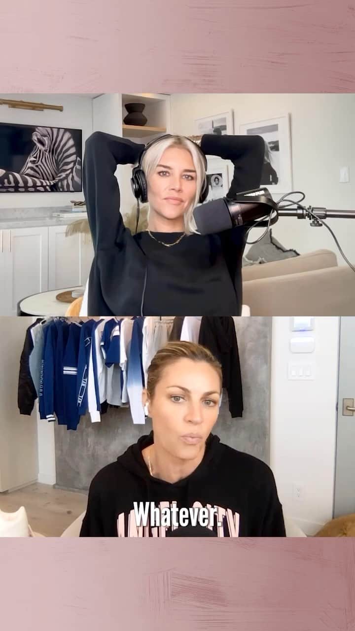 エリン・アンドリューズのインスタグラム：「When you see a real life unicorn in person. I love you @jenniferaniston @calmdownpodcast @calmdownpodcast #calmdown」