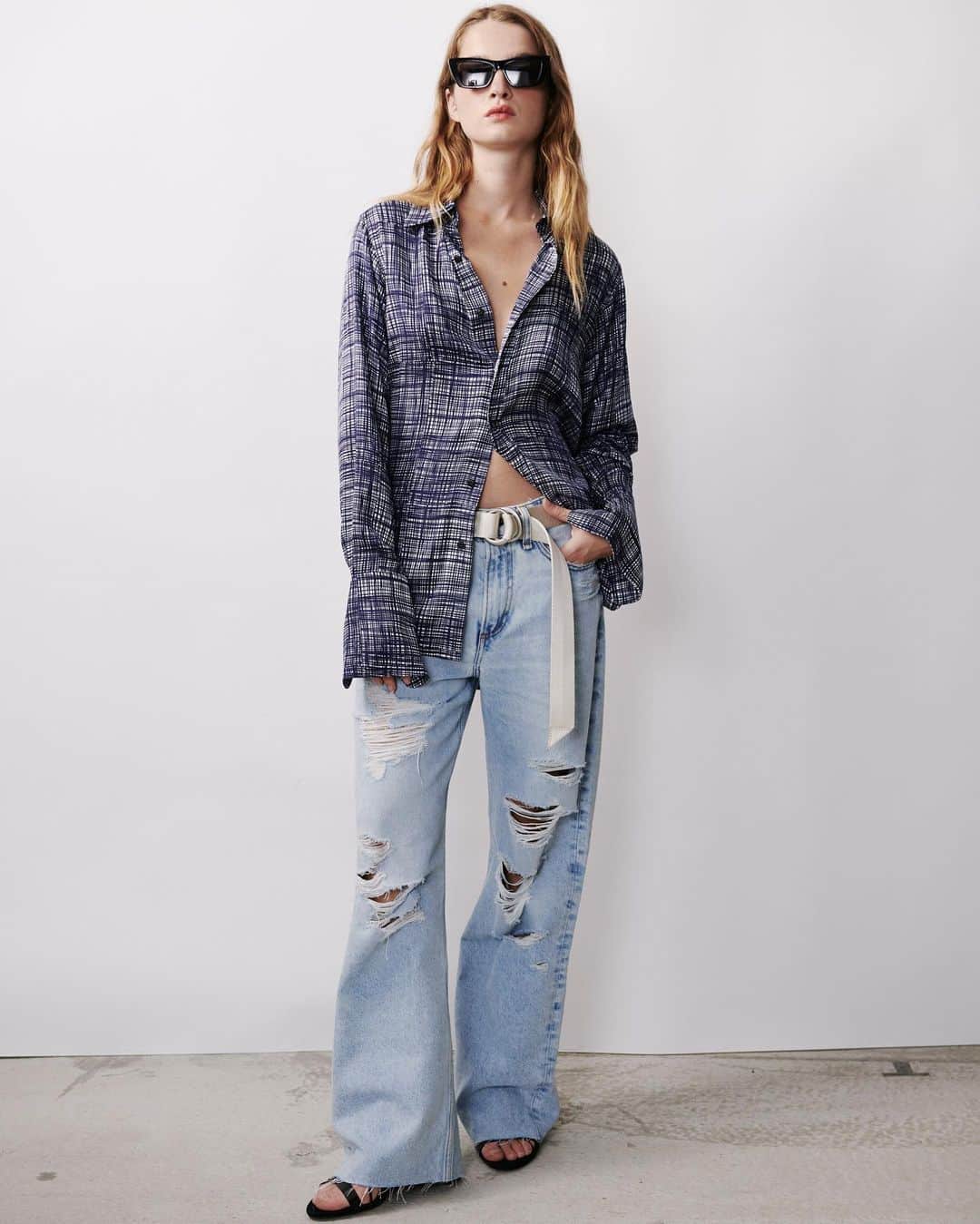 ラグ&ボーンのインスタグラム：「SO LIGHT. Silk on top, featherweight denim below—made for summer.」