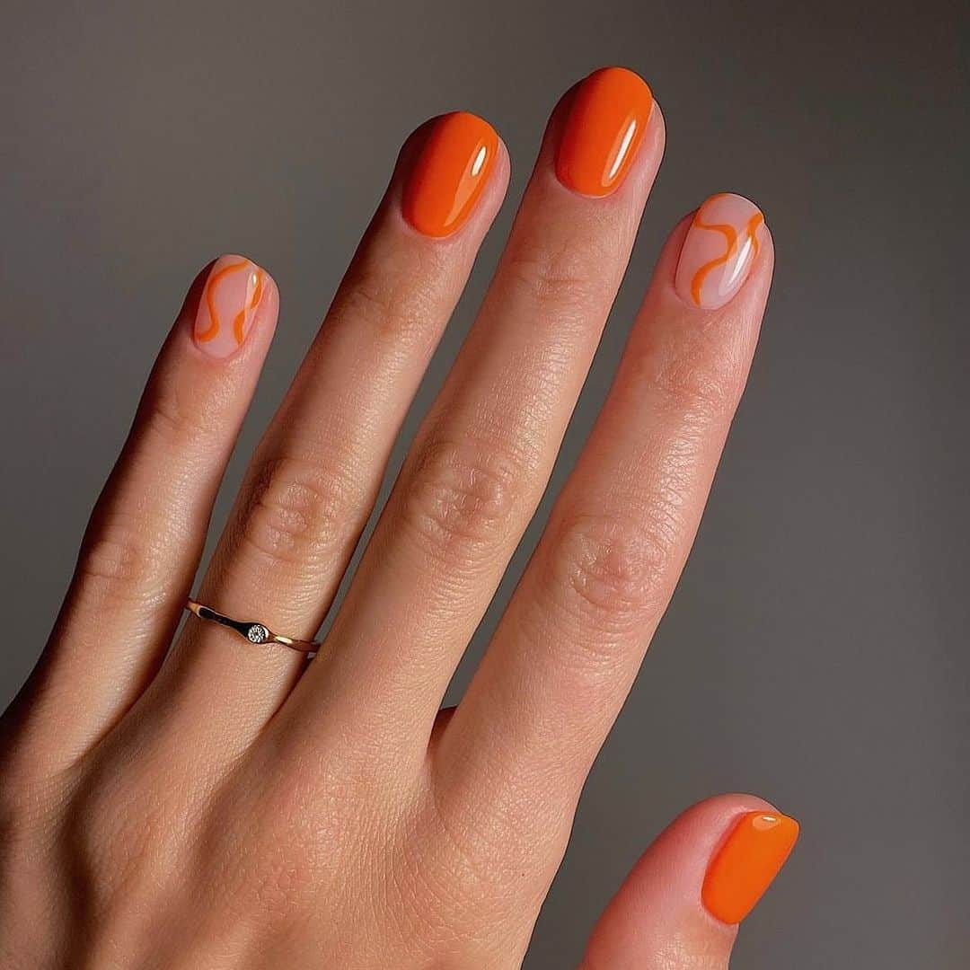 ELLE Germanyさんのインスタグラム写真 - (ELLE GermanyInstagram)「Orange ist die wichtigste Trendfarbe für die Nägel und macht so viel Lust auf den Sommer. 🧡  Credit: @matejanova #nails #nailinspo #nagellack」6月11日 0時59分 - ellegermany