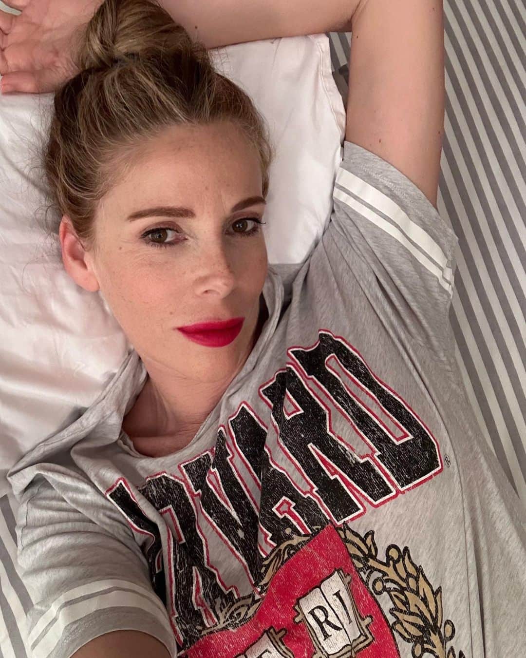 Alessia Marcuzziのインスタグラム：「Questo e’ il mio nuovo rossetto che uscira’ a settembre! Vi piace? @lucebyalessiamarcuzzi」