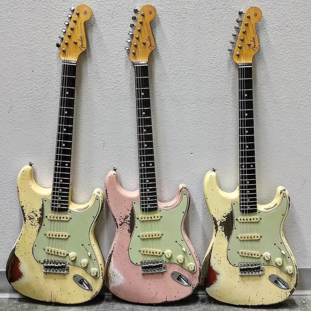 Fender Guitarのインスタグラム：「They say good things come in threes! Kick off your #Straturday with these beauties built by @jsmith_fendercustomshop in the @fendercustomshop. Tag two people you'd rock out on these with.」