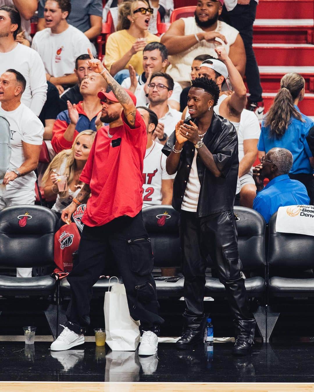 ヴィニシウス・ジュニオールのインスタグラム：「NBA FINALS 🏀🤍」