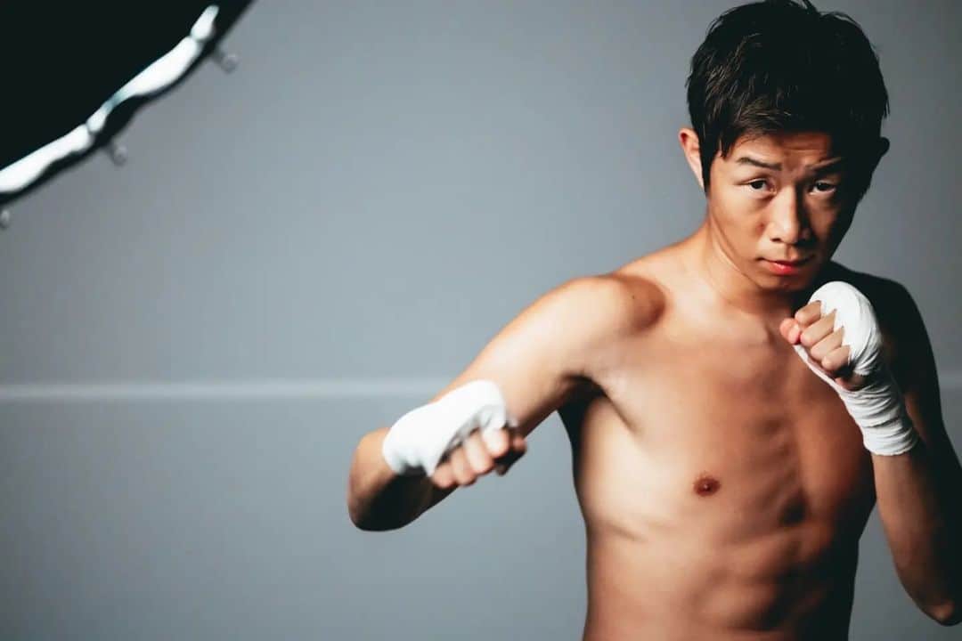 清水聡のインスタグラム：「試合に向けてのポスター撮影！ 調子もどんどん上がってきてます👍 7月25日世界タイトルマッチ🔥 皆様応援宜しくお願いします！！ #boxing」