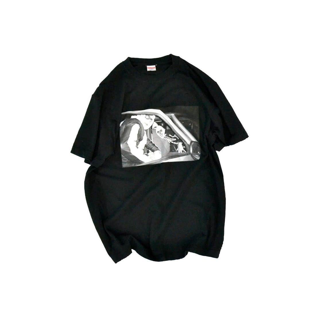 新田桂一のインスタグラム：「WE ARE BOWERYBOYS®︎ @boweryboystyo  1ST DROP:6/11/2023 20:00(JST)  .  SIZE : L,XL,XXL COLOR : Black/White RETAIL PRICE : ¥7,700(TAX-IN)  L : 着丈 73 身幅 55 肩幅 50 XL : 着丈 77 身幅 58 肩幅 54 XXL : 着丈 81 身幅 63 肩幅 57  ※ウォッシュ加工、タンブラー乾燥をしている為、 多少の縮み、毛羽立ち、褪色、タグのほつれ等、御座います。  【購入方法】  6/11(日)20時以降に 下記詳細を入力して頂き、こちらのアカウントに　@boweryboystyo ご連絡(DM)下さい。 支払い方法はお振込のみとなります。  送り先情報(氏名・電話番号・住所)  ※着払いにてお送りさせて頂きます。」