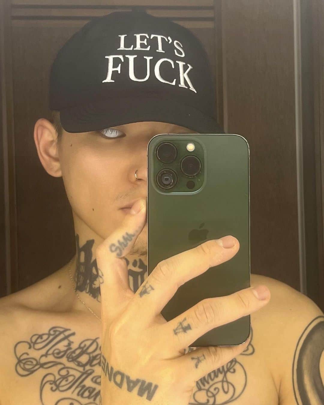 カワグチジンのインスタグラム：「LET'S FUCK @fuckbitchfuckbitchfuckbitch」