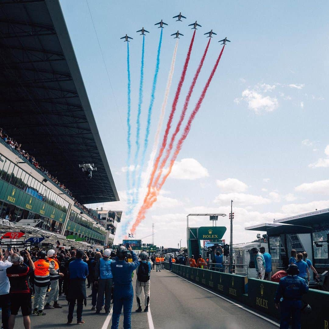 ソフィア・フロルシュさんのインスタグラム写真 - (ソフィア・フロルシュInstagram)「LE MANS 💙 Being here of course is amazing but it definitely does hurt to not race myself. That track, that race, that event! It’s just so SPECIAL! And this year it’s the #centenary 💙 Wishing everyone best of luck! And until now it’s been sooo good to watch so everyone switch your TVs on! 💨💨 // #sophia #sophia99 #changeagent #racegirl #racing #motorsport #lemans #unscripted #soptimism #century」6月11日 2時42分 - sophiafloersch