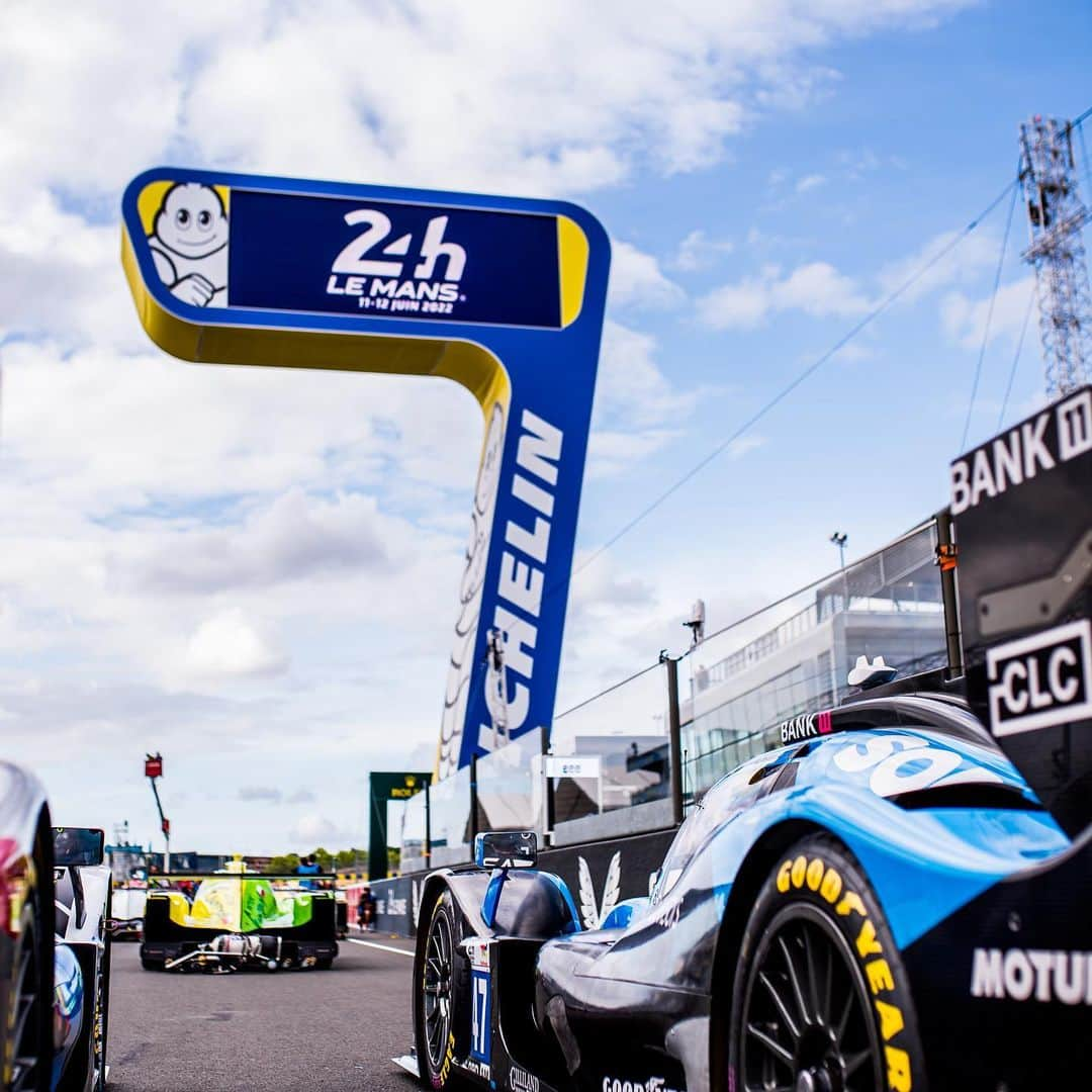 ソフィア・フロルシュさんのインスタグラム写真 - (ソフィア・フロルシュInstagram)「LE MANS 💙 Being here of course is amazing but it definitely does hurt to not race myself. That track, that race, that event! It’s just so SPECIAL! And this year it’s the #centenary 💙 Wishing everyone best of luck! And until now it’s been sooo good to watch so everyone switch your TVs on! 💨💨 // #sophia #sophia99 #changeagent #racegirl #racing #motorsport #lemans #unscripted #soptimism #century」6月11日 2時42分 - sophiafloersch