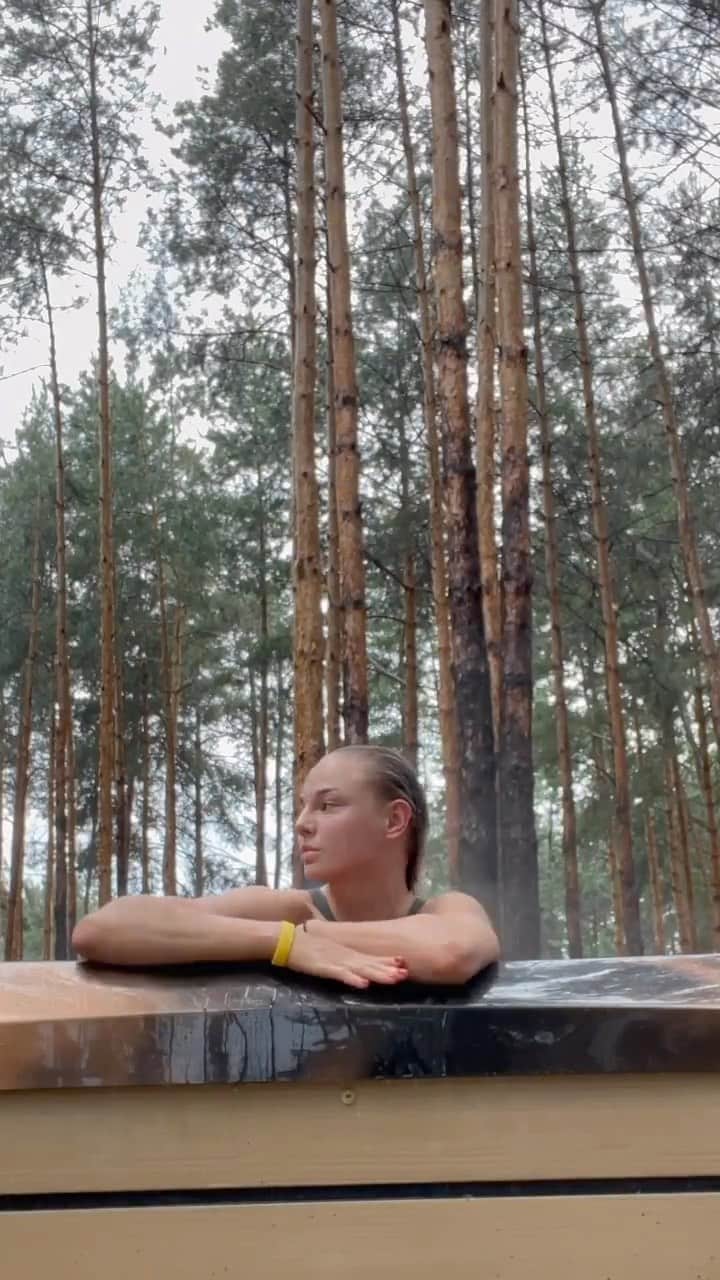 ダリア・ビロディドのインスタグラム：「Relax 🧖‍♀️」