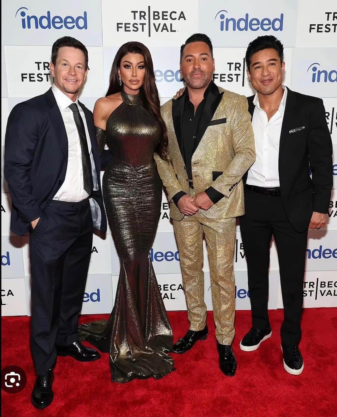 ホーリー・ソンダーズのインスタグラム：「Congratulations to my love @oscardelahoya on the premiere of The Golden Boy @tribeca yesterday. Your soul-baring, raw documentary will win awards. @mariolopez @markwahlberg had the vision as executive producers of this project and after years of hard work, everyone will be able to watch this epic doc on July 24 and 25 on @streamonmax!  @michaelcostello thank you for dressing us on these amazing custom pieces and @mybeautyartiste thank you for getting my makeup perfect like always」