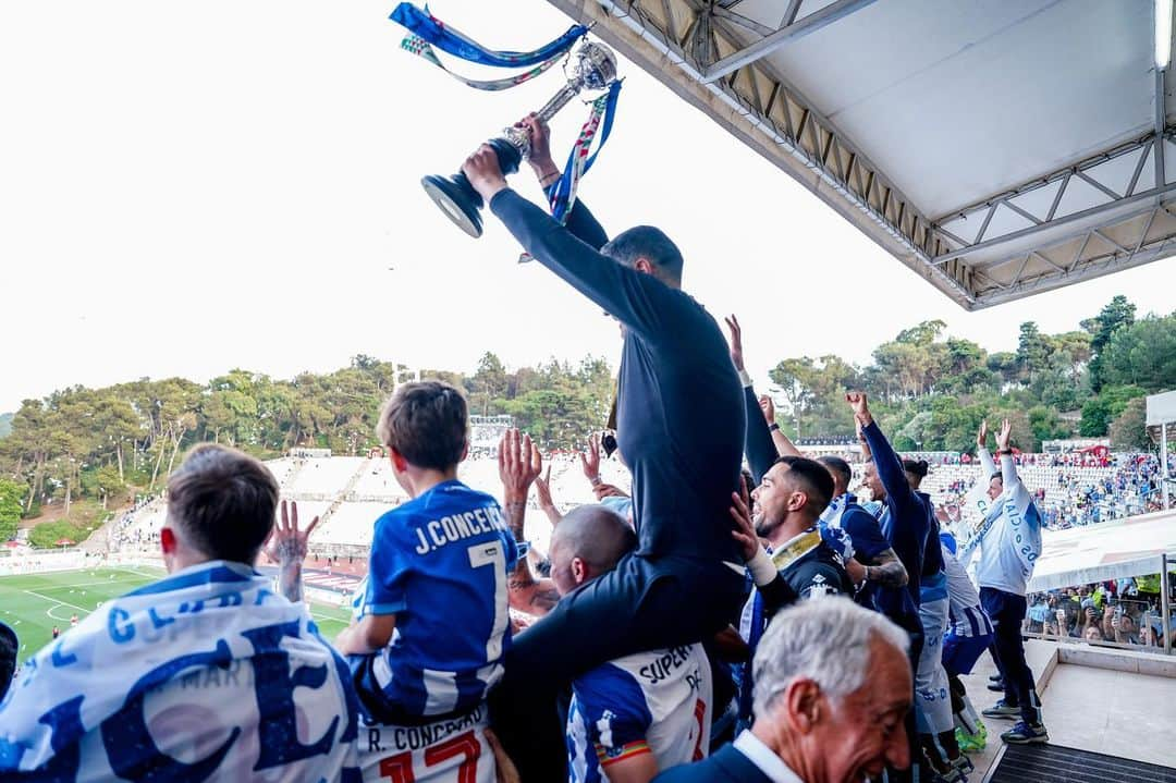 ペペさんのインスタグラム写真 - (ペペInstagram)「💙🤍 @fcporto」6月11日 3時23分 - official_pepe