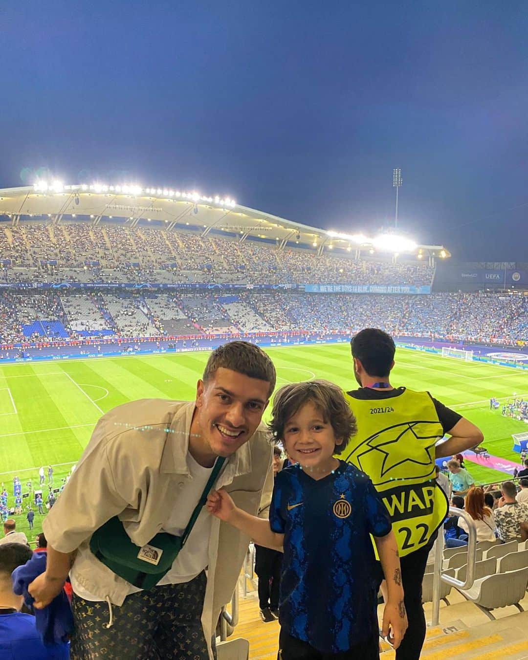 ロマン・ノイシュテッターのインスタグラム：「daddy son night out ⚽️❤️🏆」