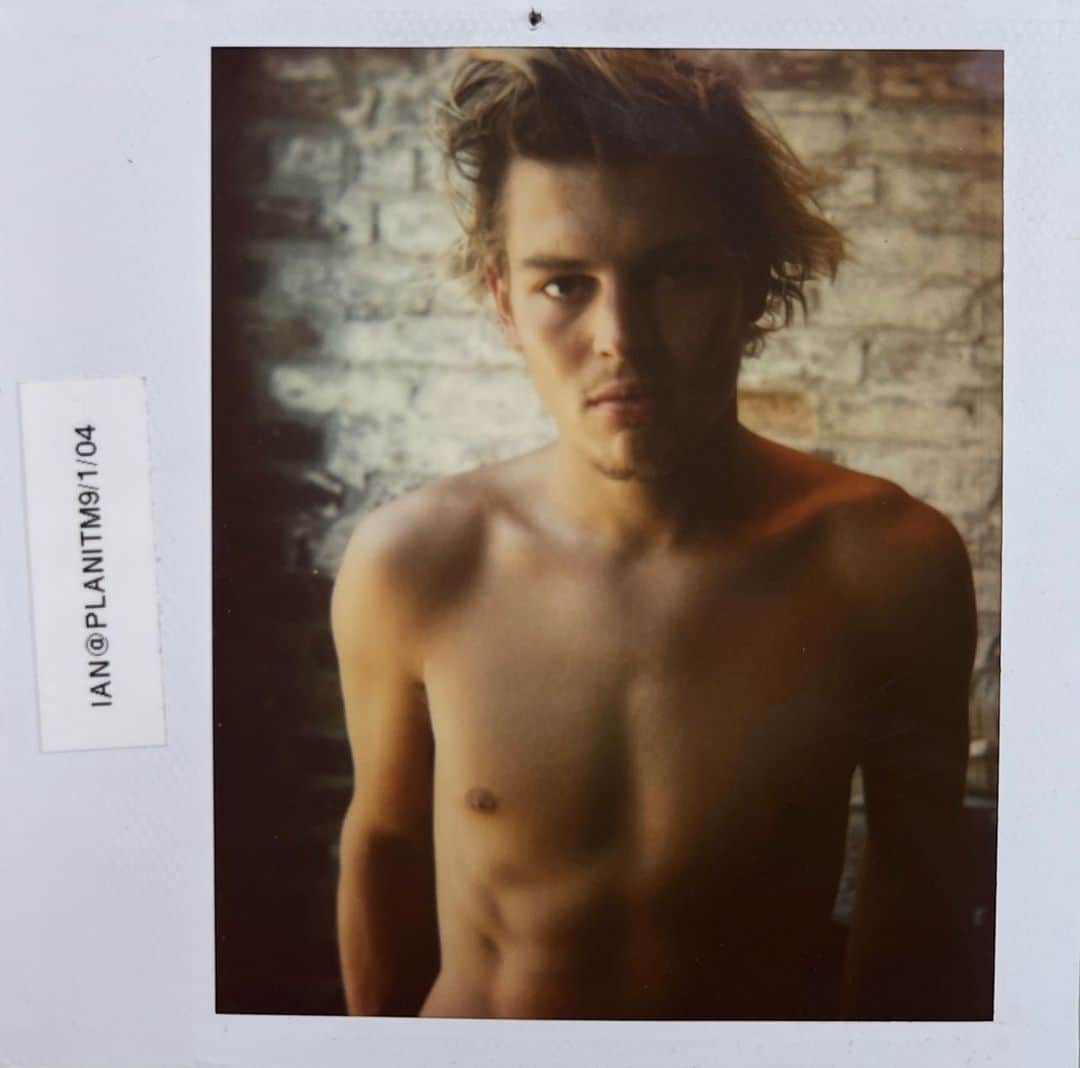 カーター・スミスのインスタグラム：「Ian 💔 another boy from the CURFEW board 💔」