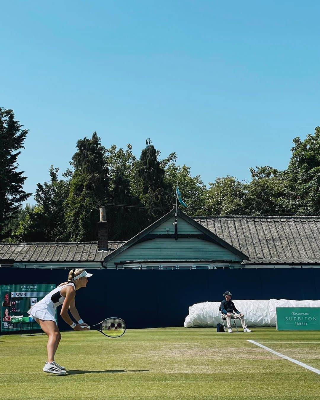 J E R E M Y ジェレミーのインスタグラム：「: Tennis uses the language of life. Advantage, service, fault, break, love – the basic elements of tennis are those of everyday existence, because every match is a life in miniature.  It was absolutely wonderful to be a VIP to watch the tennis tournament.  . . . . .  #minimalism #撮影練習 #写真好き #photooftheday  #picoftheday #bestoftheday  #nofilter #UK #hongkonger #british #倫敦 #londoner  #london #travelgram  #londonlife #wanderlust #weekendescape #positivevibe  #asethetic  #visualgang #Tennis #andymurray #surbitonracketandfitnessclub #katieswan #saturdaystyle #sportphotography #slomovideo」