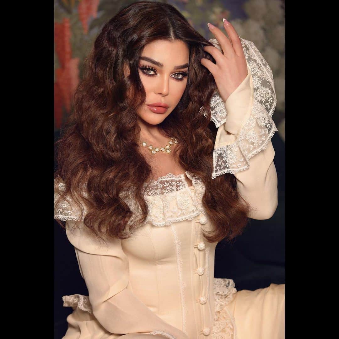 のインスタグラム：「𝑻𝒉𝒆 𝑶𝒓𝒊𝒈𝒊𝒏𝒂𝒍 𝑷𝒂𝒊𝒏𝒕𝒊𝒏𝒈.  #getyourprintersready  #haifawehbe」