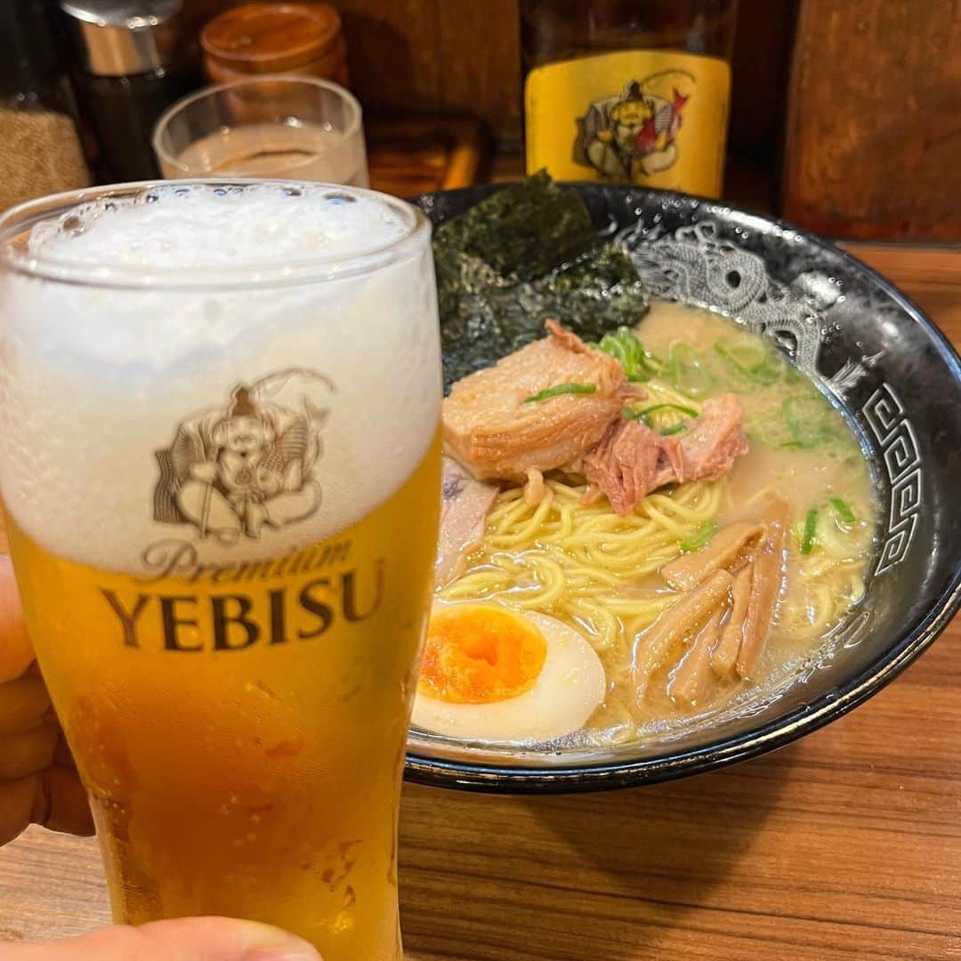 藤田琢己のインスタグラム：「beer with ramen is bliss especially at 4 in the morning.   #ramen #beer #shibuya」