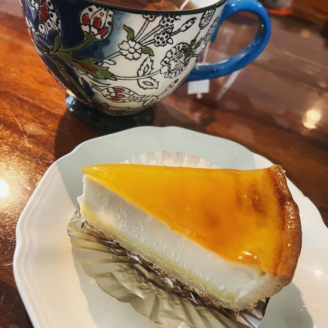 梶有紀子さんのインスタグラム写真 - (梶有紀子Instagram)「一番好きな😋  #チーズケーキ #デリチュース #箕面 #大阪駅 #心斎橋大丸 #でも #買える #本当に #一押し #食べてみて #梶の飯テロ   🍰🫶🧀  #delicius @delicius_pasticceria   MAMAが #国歌独唱 の #お祝い に 買ってきてくれた💜🥹 いつもありがとう」6月11日 3時54分 - kajiyukiko1112