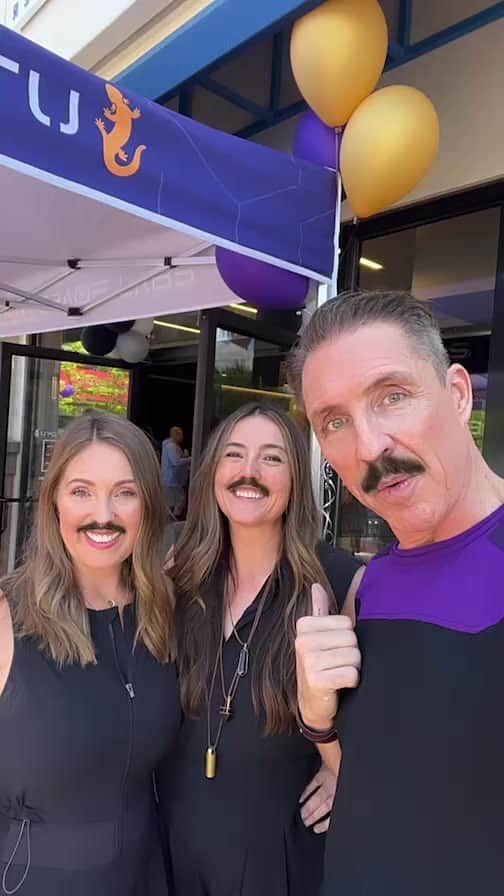 デイヴ・アスプリーのインスタグラム：「Upgraded mustaches coming your way at @upgradelabsmeridian grand opening - the first of many a Upgrade Labs franchises across the globe! Come say hi to me today if you are in #Boise!🙏🙏🙏」