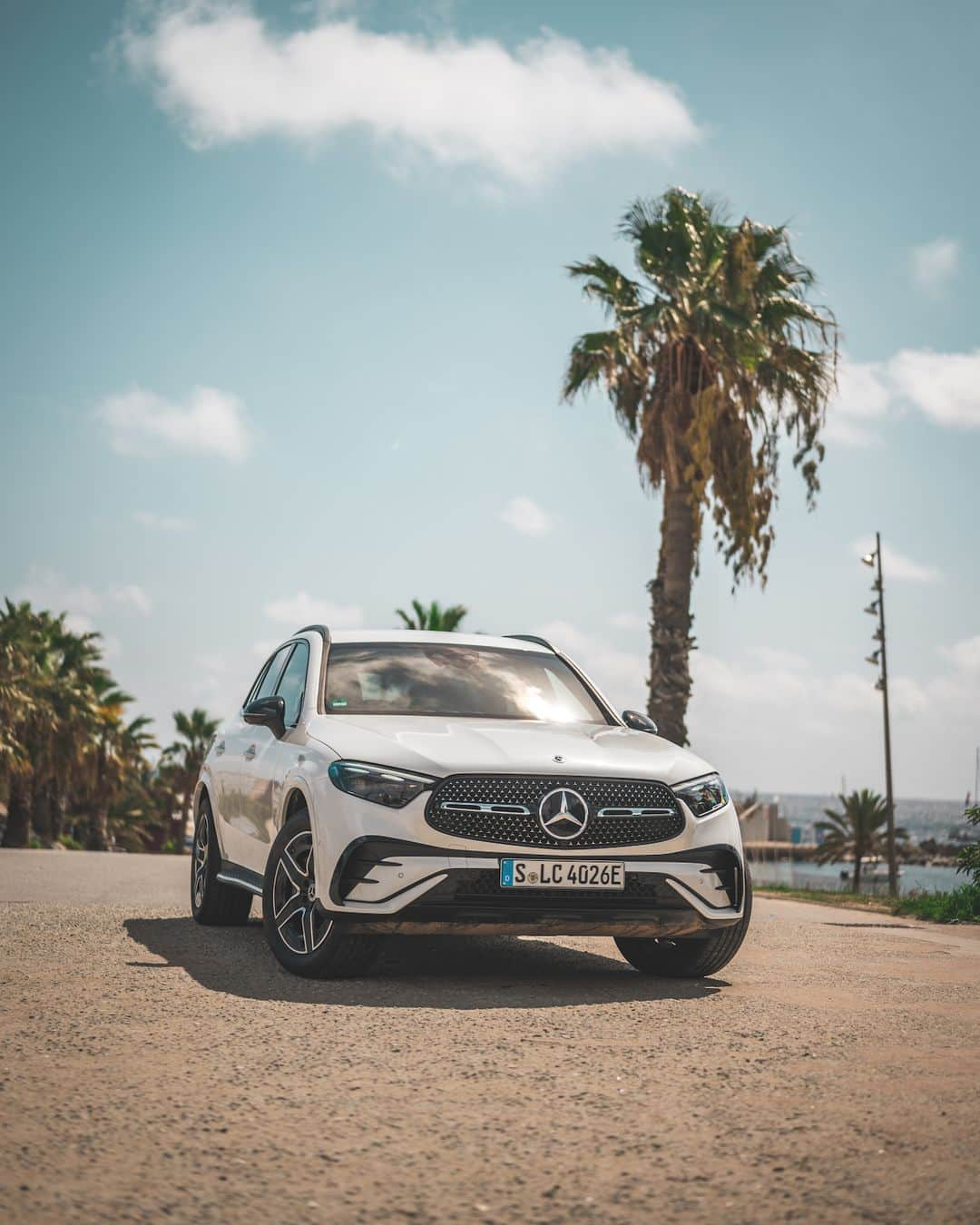 メルセデス・ベンツさんのインスタグラム写真 - (メルセデス・ベンツInstagram)「Enjoy every journey with the #MercedesBenz #GLC  📷 @jelinek.b for #MBcreator   #SUV  [Mercedes-Benz GLC 300 de 4MATIC | WLTP: Kraftstoffverbrauch kombiniert: 0,5‒0,4 l/100 km | CO₂-Emissionen kombiniert: 14‒10 g/km | Stromverbrauch kombiniert: 23‒20,6 kWh/100 km | mb4.me/DAT-Leitfaden-electric]」6月11日 5時00分 - mercedesbenz