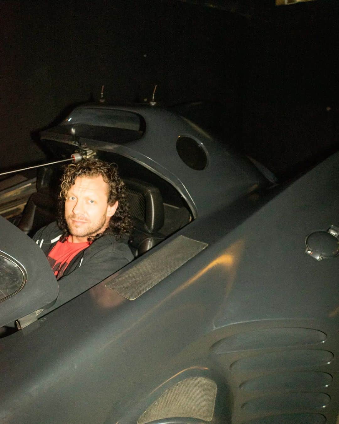 ケニー・オメガさんのインスタグラム写真 - (ケニー・オメガInstagram)「Hopped a ride inside of Michael Keaton's Batmobile. Thank you to @baitme for having me, and the shoes!」6月11日 4時55分 - kennyomegamanx