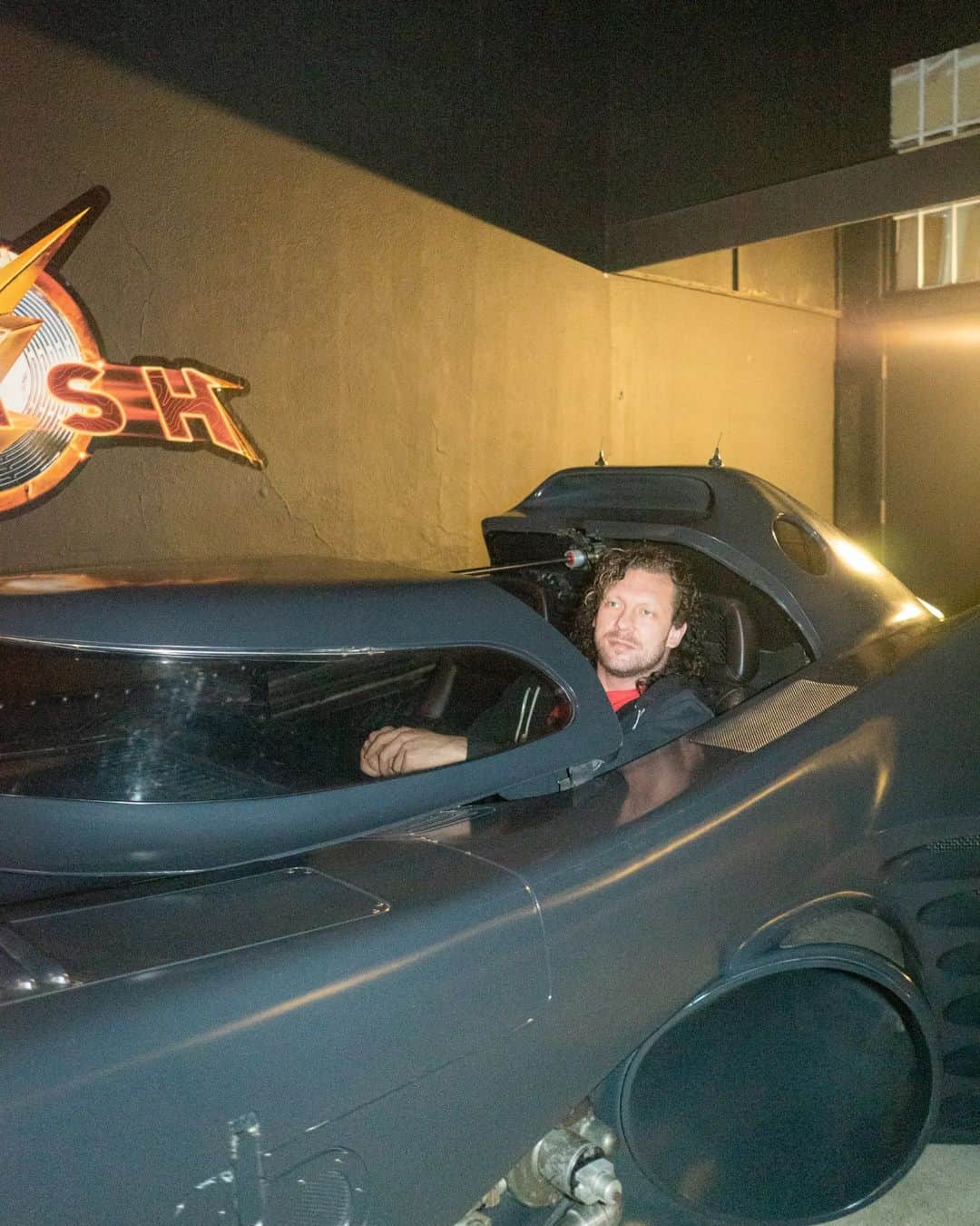 ケニー・オメガのインスタグラム：「Hopped a ride inside of Michael Keaton's Batmobile. Thank you to @baitme for having me, and the shoes!」