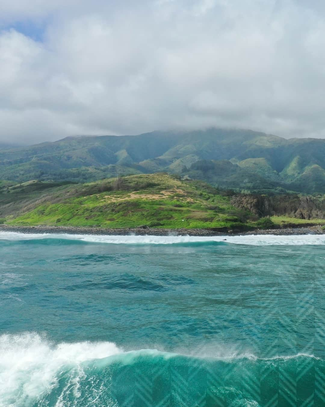 ハワイアン航空さんのインスタグラム写真 - (ハワイアン航空Instagram)「From preserving rare plants at Haleakalā crater to caring for coastal dunes, there are so many diverse volunteer activities in Maui.🤝🌱 Discover the beauty of travel pono while exploring the island’s hidden gems. Check out Maui's voluntourism activities at the link in our bio.🌴  Featured in this post is @hilandtrust, Hawaii’s island-wide non-profit and nationally accredited land trust. They protect integral lands, fostering community connection through thoughtful stewardship.  #TravelPono #MalamaHawaii #Hawaii #Maui #Travel #ResponsibleTravel #SustainableTravel #HawaiianAirlines」6月11日 5時03分 - hawaiianairlines