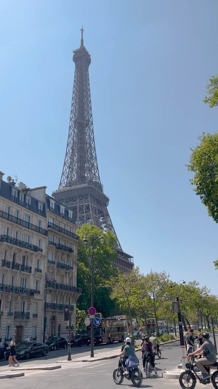 カミラ・ルディントンのインスタグラム：「When you wake up in paris and have rooms next to each other..   @lemeuriceparis @dorchestercollection #DCmoments」