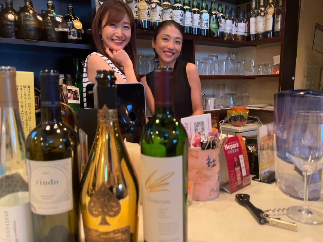 中川愛海さんのインスタグラム写真 - (中川愛海Instagram)「いつかの酔っ払い！ 久しぶりに飲めた日😊 大好きな美央ママとスナックしたらどうなるんだ？と… 肝臓持たなそうww #中川愛海 #一日一回カンパイ #恵比寿スナック」6月11日 5時49分 - ami_nakagawa_