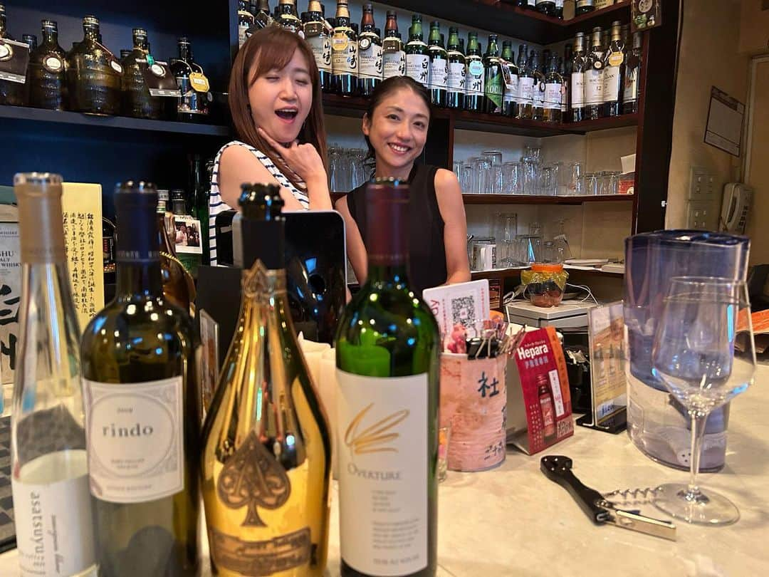 中川愛海さんのインスタグラム写真 - (中川愛海Instagram)「いつかの酔っ払い！ 久しぶりに飲めた日😊 大好きな美央ママとスナックしたらどうなるんだ？と… 肝臓持たなそうww #中川愛海 #一日一回カンパイ #恵比寿スナック」6月11日 5時49分 - ami_nakagawa_