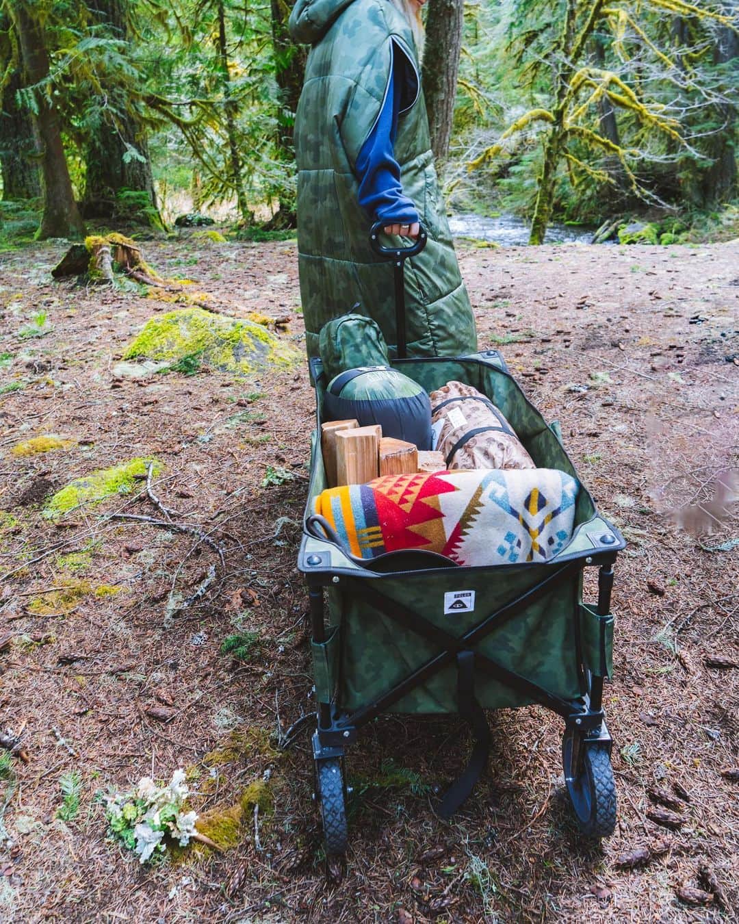 Poler Outdoor Stuffのインスタグラム：「POV: you let your Adventure Wagon do the heavy lifting   Hope everyone is weekending to the fullest, we sure are🏕  #campvibes」