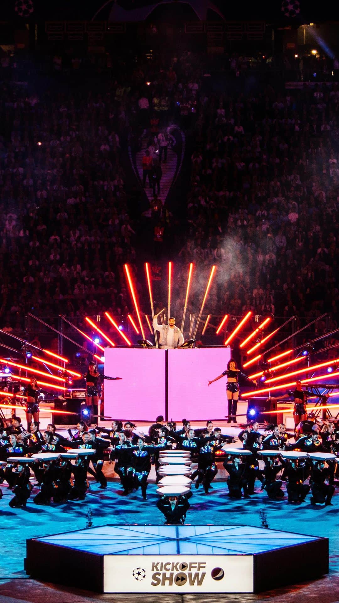 のインスタグラム：「What an unreal experience. So thankful to be a part of Football’s biggest night 🙏🏻」