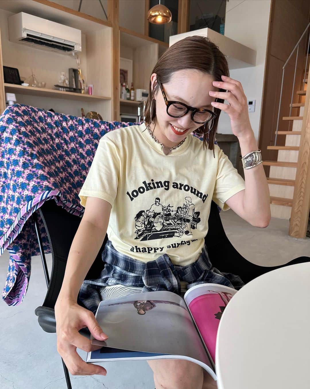 青木美緒のインスタグラム：「最近よく着てるお気に入りのTシャツ☺️🧈🧈🥞 (mignon でも人気🫶👕🌷) .  #nugu #nugu_mignon  #マタニティ #マタニティコーデ #臨月」