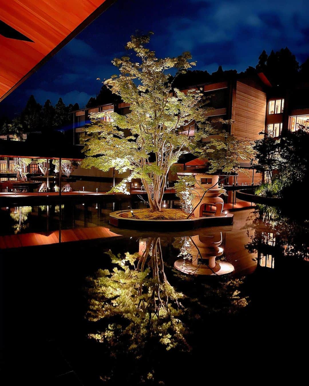 百合華さんのインスタグラム写真 - (百合華Instagram)「京都北区にあるネイチャーリゾートホテル『ROKU KYOTO, LXR Hotels & Resorts』のオールデイダイニングレストラン『TENZIN』にてディナータイム🍽️✨💕  #rokukyotolxrhotelsandresorts   天神川に面した幻想的な夜風景を眺められる『Engawa』のお席に御案内してもらい創作フレンチのディナーコースをいただきました🥂  #夜の風景に魅了される   #創作フレンチフルコースディナー   選べる前菜・メイン料理・デザートはお好きなメニューをチョイス✨✨✨  #選べるお料理種類が豊富   旬の食材をふんだんに使用された彩り豊かなお料理の数々にお腹も心も満たされてとっても贅沢なひとときを過ごす事が出来ました💝  #素敵な空間で美味しい食事と楽しい会話   #japan #日本 #kyoto  #京都 #ロク京都 #ロク京都tenjin  #フレンチレストラン  #創作フレンチレストラン  #特別な日に訪れたいホテル #大切な人と過ごす大切な時間  #おこもりステイケーション  #幻想的な空間に癒される #自然の中にある暮らし #笑顔のおもてなし  #美味しいお料理 #素敵な記念日 #お誕生日会 #お誕生日 #お祝い #美食 #美食家」6月11日 17時29分 - yurika.lovelily