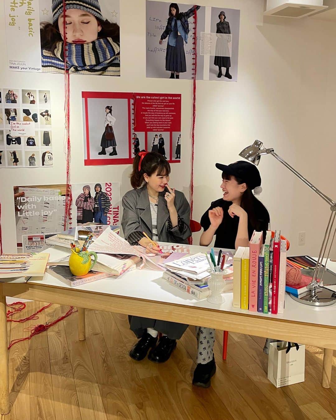 みこさんのインスタグラム写真 - (みこInstagram)「先日 @tina_jojun の展示会へ行ってきたよ。🌹  数ヶ月前にインスタグラムでたまたまディレクターのairiちゃん @airi_jb1212 のことを知って、とってもタイプだ〜と思ってフォローしていて。  そしたら今回tina jojunのスタッフさんが私のファンでいてくれて、巡り巡って展示会にお邪魔することができました！  お洋服も、airiちゃんもとってもかわいくて癒された、、  帰りにお土産でいただいたキャップを早速かぶってshoot📸  久しぶりのキャップスタイル、意外といいかも。👀💎」6月11日 16時20分 - mico_sis