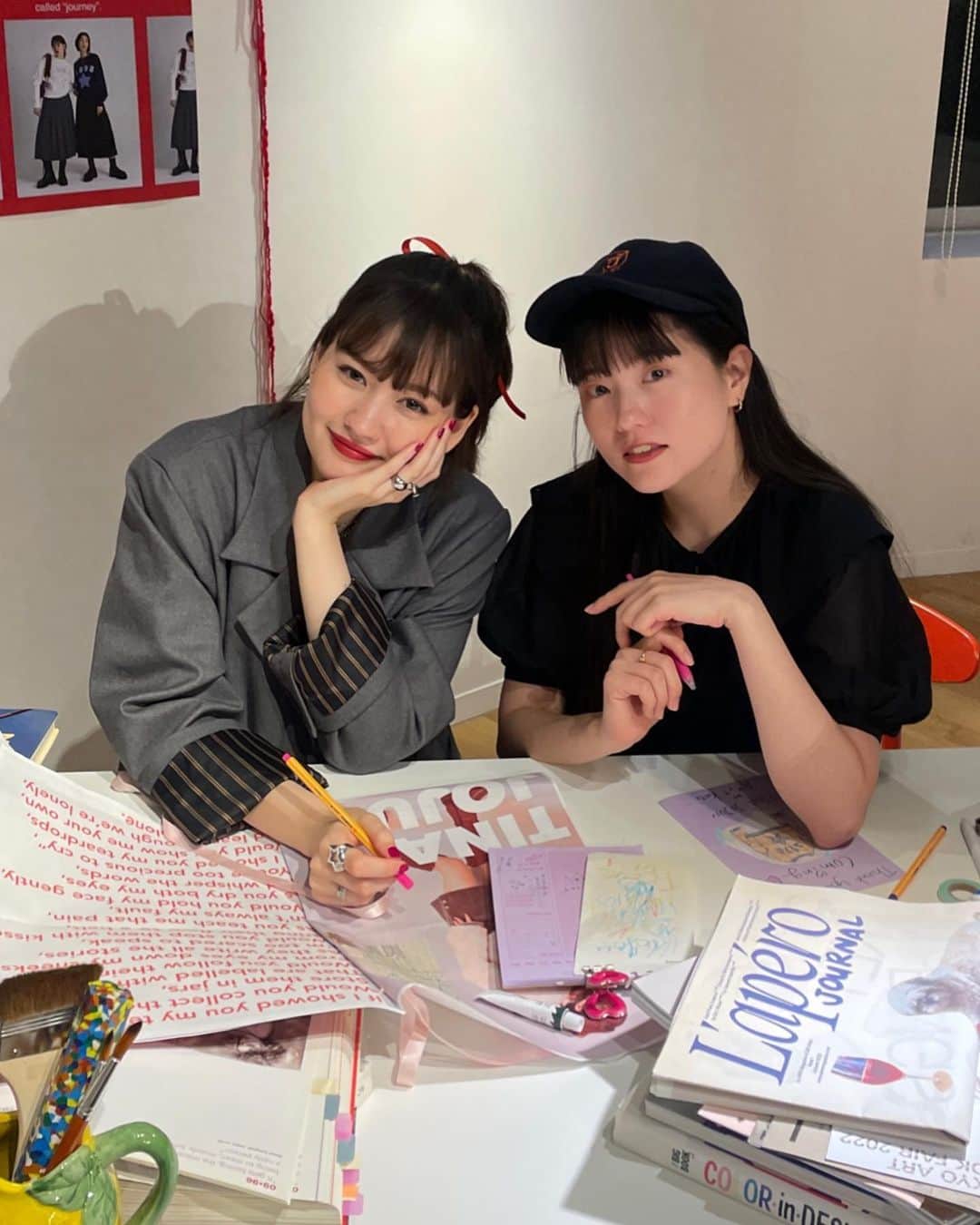 みこさんのインスタグラム写真 - (みこInstagram)「先日 @tina_jojun の展示会へ行ってきたよ。🌹  数ヶ月前にインスタグラムでたまたまディレクターのairiちゃん @airi_jb1212 のことを知って、とってもタイプだ〜と思ってフォローしていて。  そしたら今回tina jojunのスタッフさんが私のファンでいてくれて、巡り巡って展示会にお邪魔することができました！  お洋服も、airiちゃんもとってもかわいくて癒された、、  帰りにお土産でいただいたキャップを早速かぶってshoot📸  久しぶりのキャップスタイル、意外といいかも。👀💎」6月11日 16時20分 - mico_sis